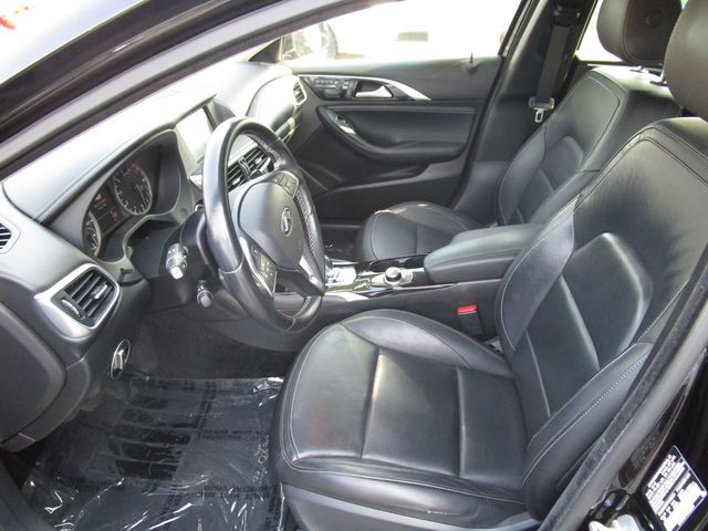 2017 INFINITI QX30 Luxury