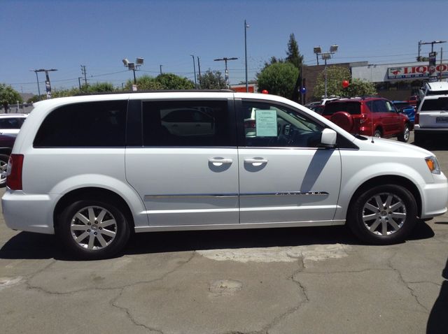 2016 Chrysler Town & Country Touring