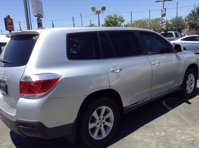 2011 Toyota Highlander SE