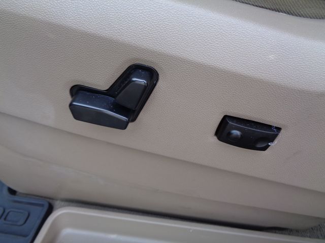 2012 Volkswagen Routan SE w/RSE & Navigation